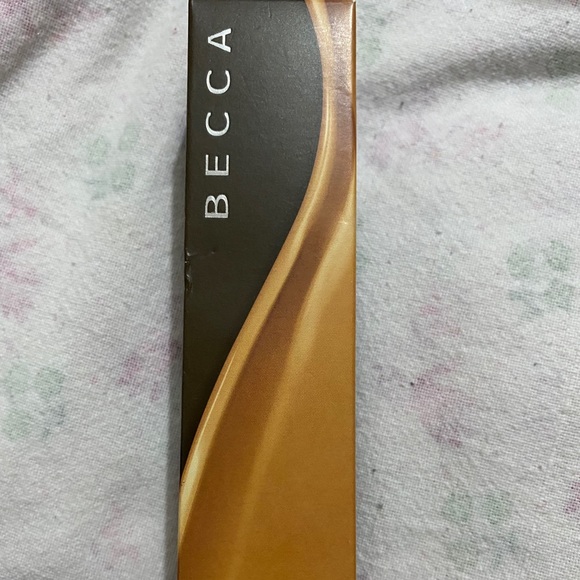 Becca ultimate coverage foundation in amber - Picture 1 of 2